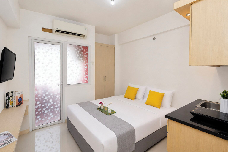 Room 5, Best Studio Apartment Green Pramuka City, Central Jakarta