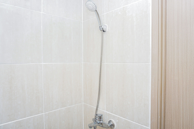 Bathroom 3, Comfortable Smart Studio Room At Apartment Meikarta District 2, Cikarang