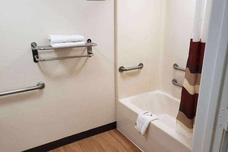 Bathroom 3, Red Roof Inn Moss Point, Jackson