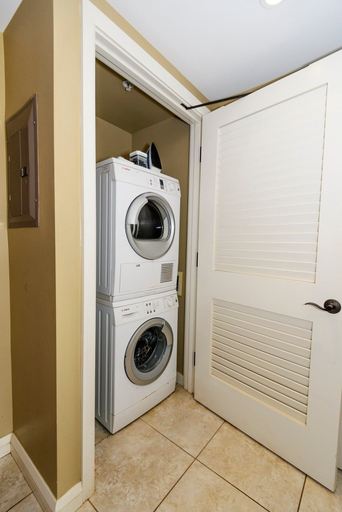 Interior 4, Updated Beachfront Luxury Condo w Pool - Honua Kai 1024, Maui