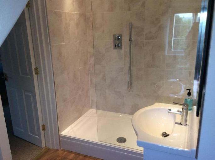 Bathroom 3, Aberllynfi Riverside Guesthouse, Powys