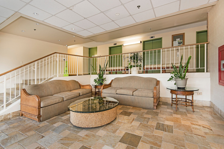 Exterior 3, MT & Golf Course Views Waikiki Sunset by the Beach W/full Kitchen & Wifi, Honolulu