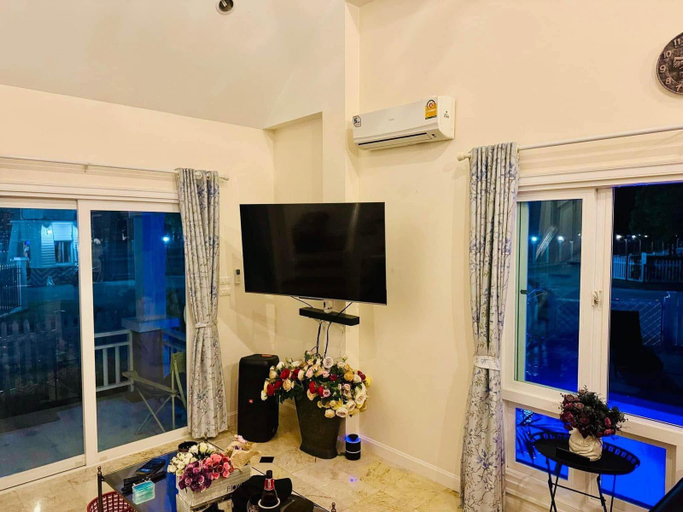 3, Luxurious Villa Retreat in Mae Rim with Private Pool, Mae Rim