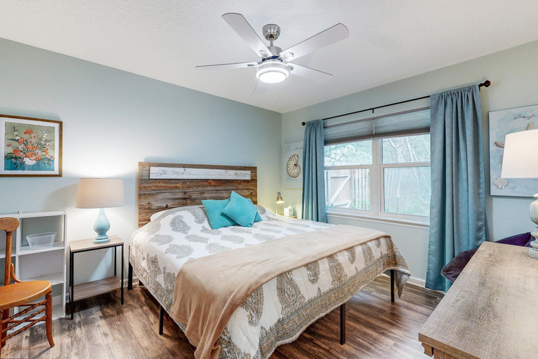 Room 4, Breezy Bungalow Near Beach/golf With Private Patio & Updated Interior, Nassau