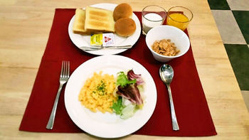 Food & Drinks 2, Best In City Hotel, Dong