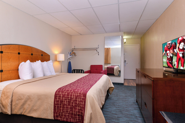 Bedroom 4, Red Roof Inn Chambersburg, Franklin