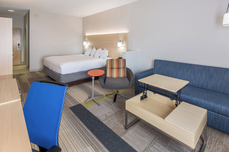 Bedroom 5, Holiday Inn Express CEDAR RAPIDS (COLLINS RD) by IHG, Linn