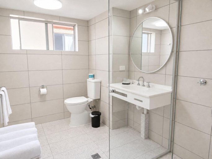 Bathroom 4, Ulladulla Harbour Motel, Shoalhaven - Pt B
