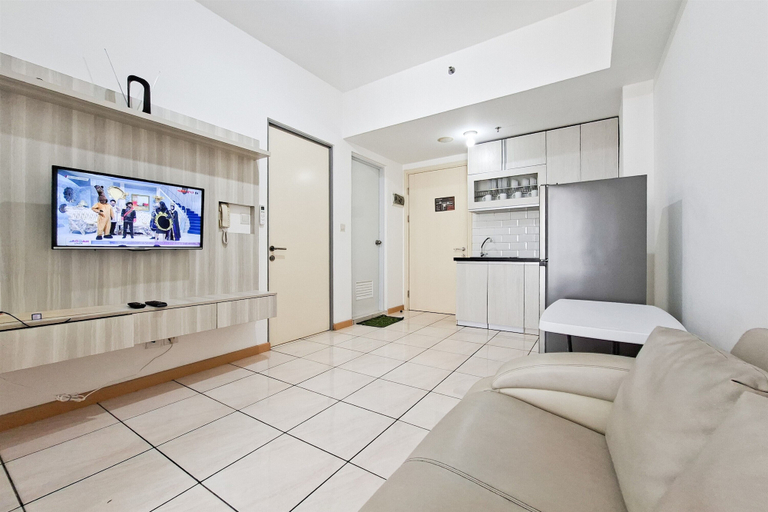 Interior 4, Clean And Cozy 2Br At Apartment M-Town Residence, Tangerang