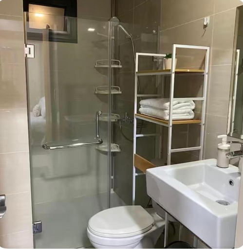 Bathroom 3, C2-9B 81 Newport Boulevard near Terminal 3, Pasay City