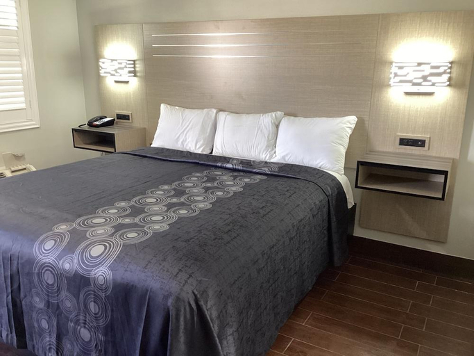 Bedroom 3, Knights Inn Ontario, San Bernardino