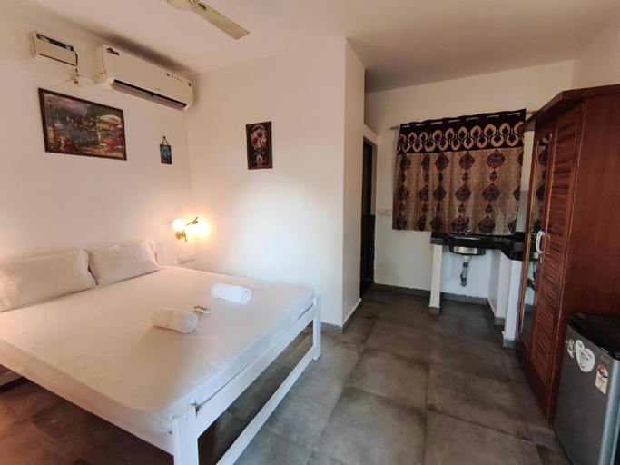 Bedroom 1, Hotel Ashoka King, North Goa