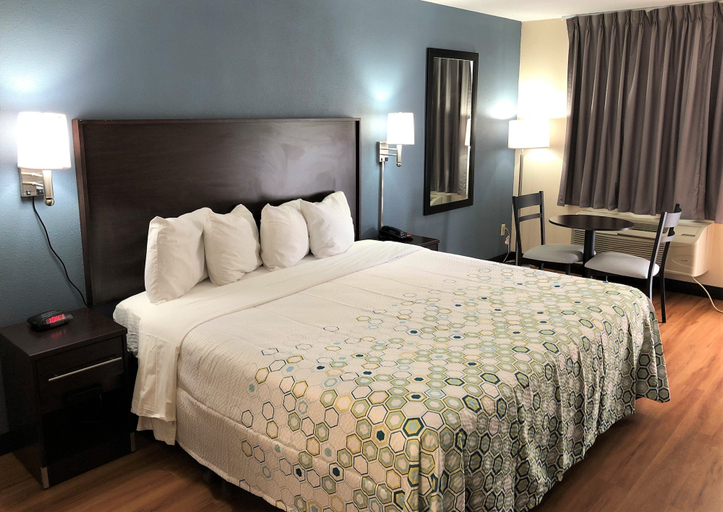 Bedroom 2, HomeTowne Studios by Red Roof Bordentown - McGuire AFB, Burlington