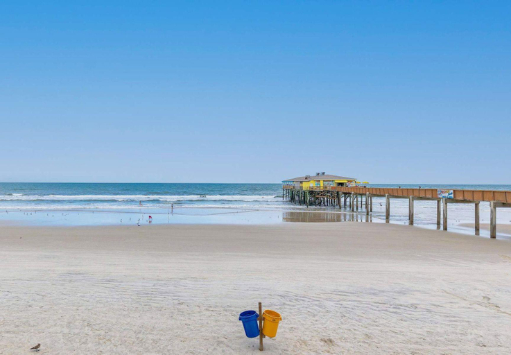 5, Sweet Sunrise Oceanfront Condo w Pool Hot Tub, Volusia