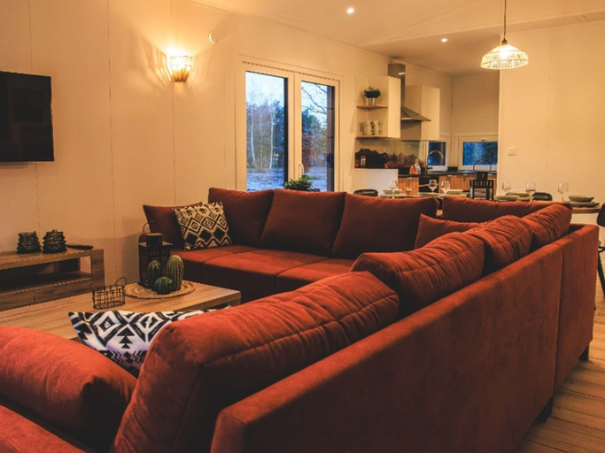 Living room, Premium 8-Person Eco-Friendly Group Lodge, Hardenberg