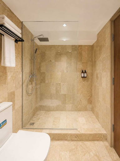 Bathroom 5, Solana Urban By SanLiving - Senayan, Jakarta Pusat