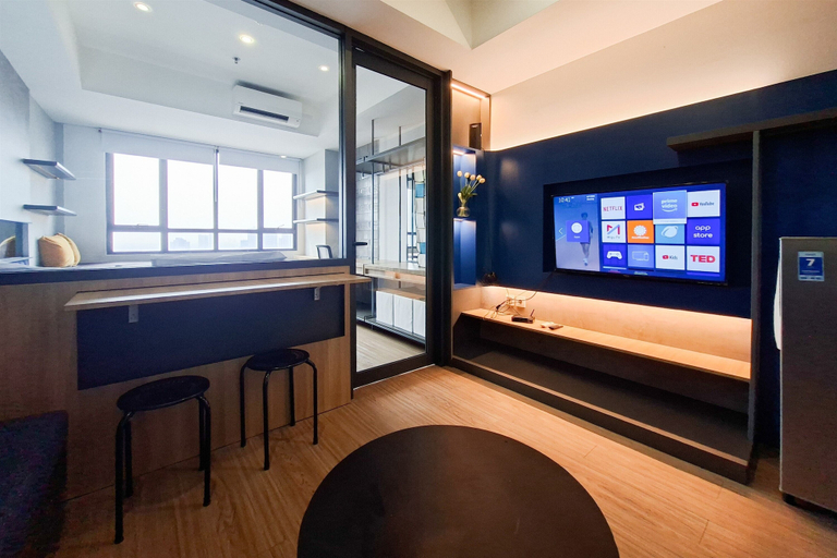Living room 3, Fully Furnished 1Br At Apartment Collins Boulevard, Tangerang