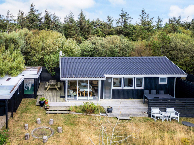 Others 4, 6 Person Holiday Home in Thyholm, Struer