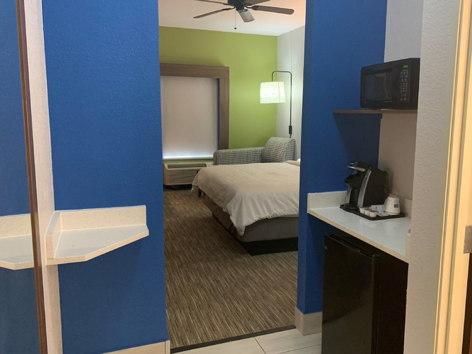 Bedroom 4, Holiday Inn Express MCCOMB by IHG, Pike