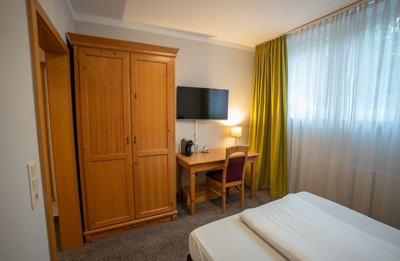 Bedroom 2, Hotel Annaberg, Bad Dürkheim