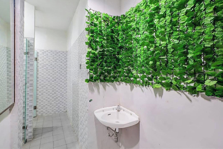 Bathroom 3, Moanna Stay Kuta Beach, Badung