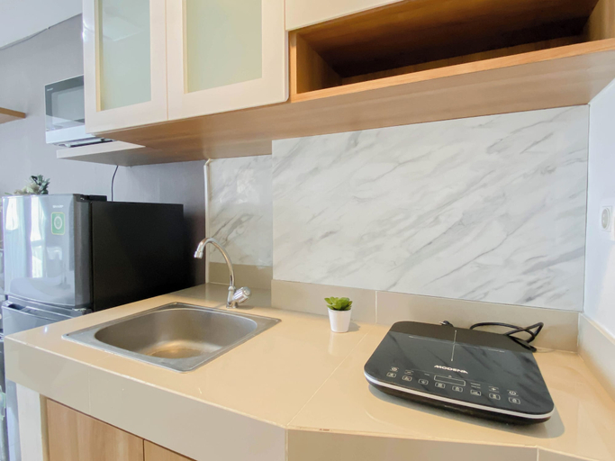 Private kitchen 2, Warm And Minimalist Studio Apartment Vasanta Innopark, Cikarang
