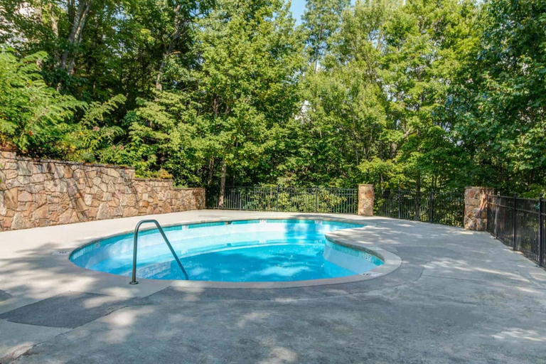 Sport & Beauty 2, Lux Cabin Mtn Views, Flat Parking, Dog Friendly!, Sevier