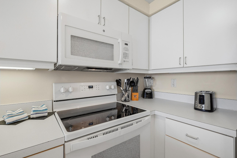 Private kitchen 4, Ocean Walk Resort 709, Volusia