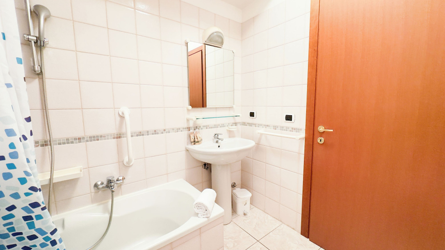 Bathroom 3, Le Due Farfalle by Ca-sa Check, Venezia