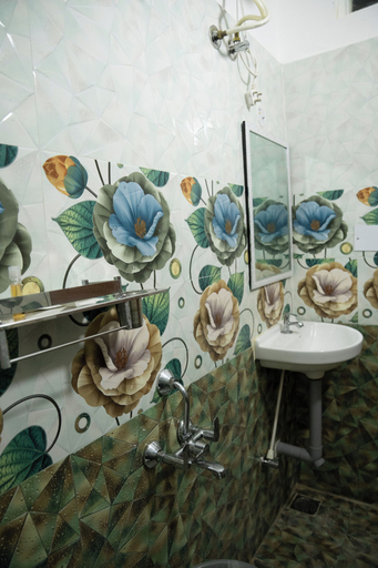 Bathroom 2, RMA Joliday Inn, Puducherry