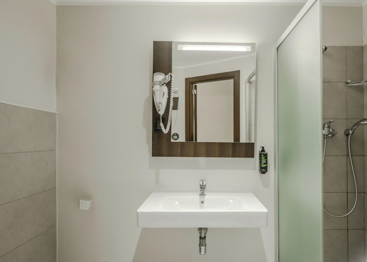 Bathroom 4, Hotiday Como Paoli, Como