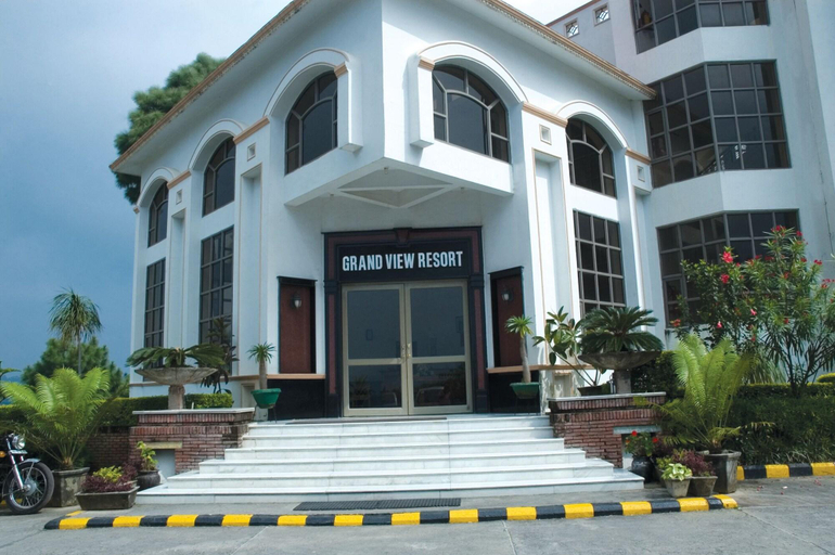 Exterior & Views