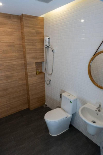 Bathroom 3, Malades House, Phra Nakhon