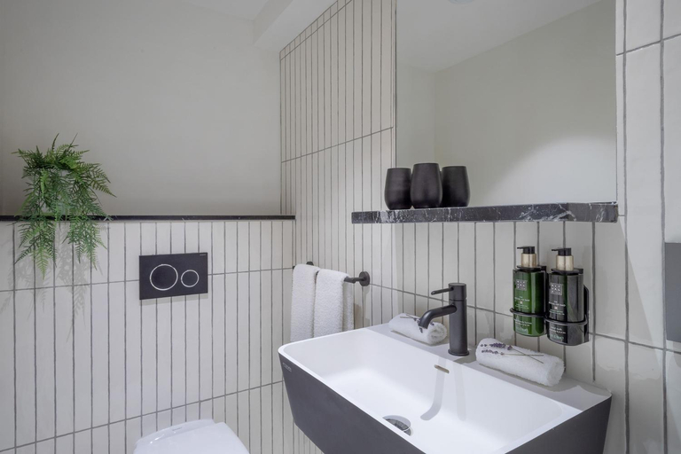 Bathroom 4, Melia White House Apartments, London