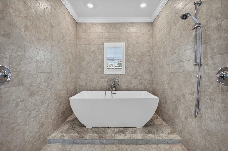 Bathroom 3, The Coastal Drift - Communal Pool, Walton