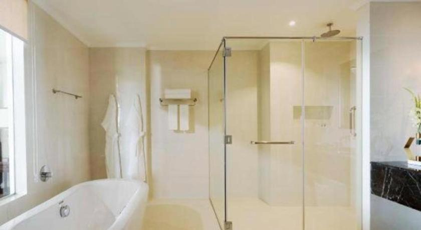 Bathroom, THE AUHANA, Malay
