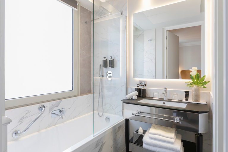 Bathroom 5, Palazzo Navona, Rome