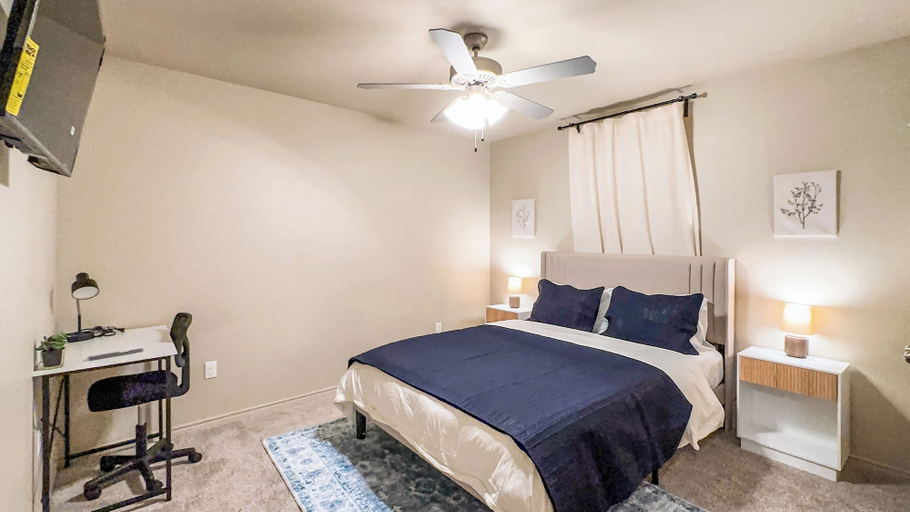 Room 1, Pontiac Lubbock, Lubbock