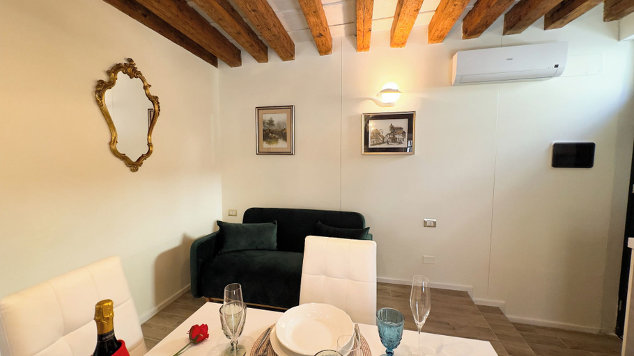 Living area 2, Graceful Venice Barnaba Suite by Ca-sa Check, Venezia