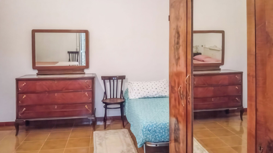 Room 3, La Figliuledd Re Mecc, Avellino