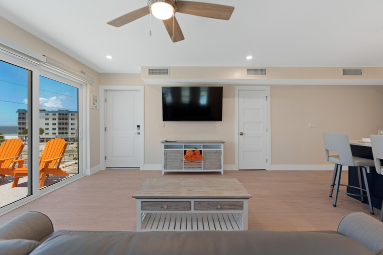 Living area 5, Salty Seahorse Unit 200, Lee