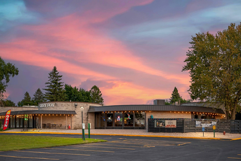 Exterior & Views 2, Fairway Inn and Suites, an Ascend Collection Hotel, Manitowoc
