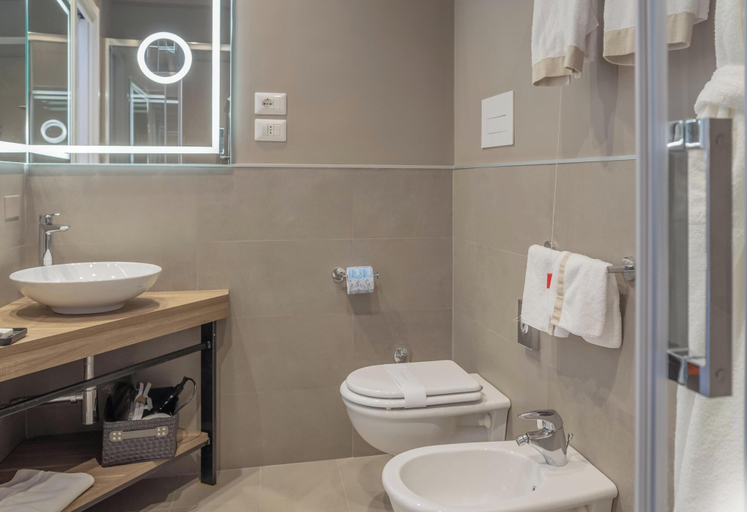 Bathroom 5, Hotiday Mondello Beach, Palermo