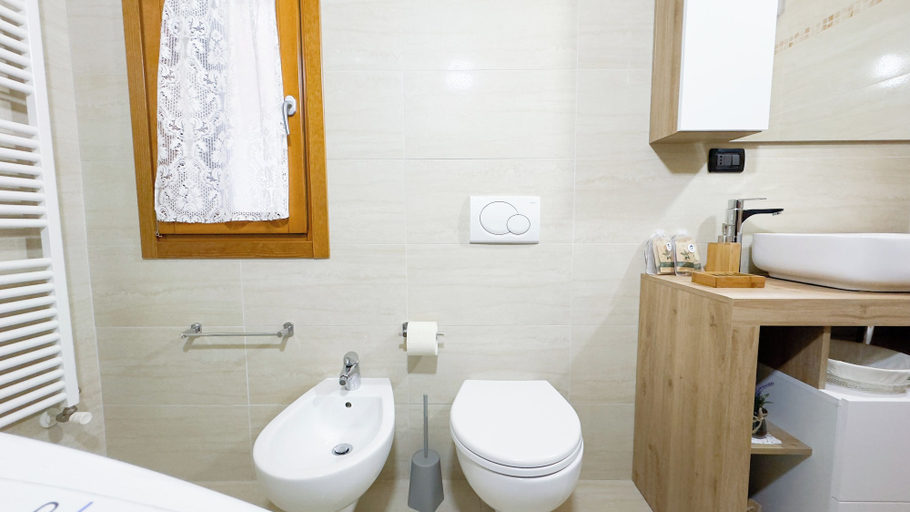 Bathroom 4, Romantic Flower by Ca-sa Check, Venezia
