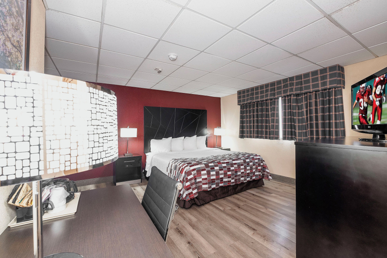 Bedroom 3, Red Roof Inn & Suites Macon, Bibb