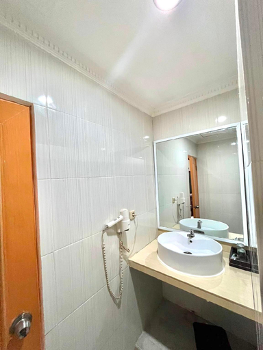 Bathroom 3, Charaka Hotel, Cianjur