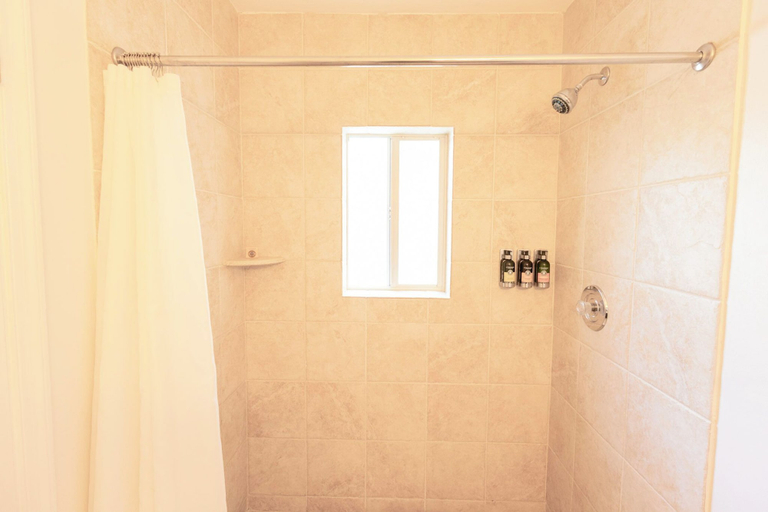 Bathroom 4, Coconut Palm Inn, Monroe