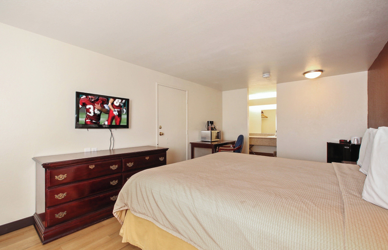Bedroom 3, Red Roof Inn Lompoc, Santa Barbara