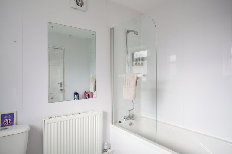 Bathroom 4, The Vacationers, Sunderland
