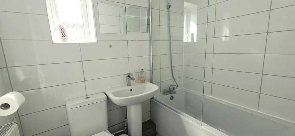 Bathroom 3, Apartment Sleeps 4 With Wifi, Essex